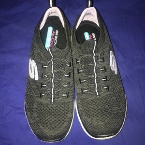 Women’s slide on Sketchers Size US women’s 9